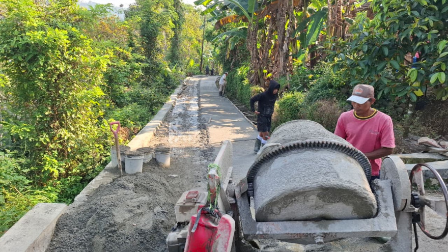 Monev Kegiatan Pembangunan Rabat Beton Dusun Kalipelus RT 04 RW 03 Desa Kalipelus Kecamatan Purwanegara